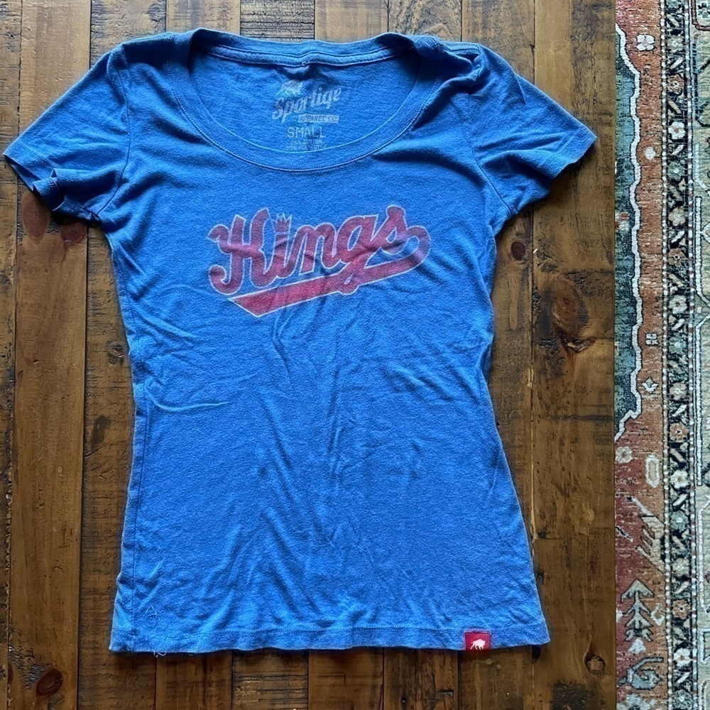 Women’s vintage look Tee size Sm